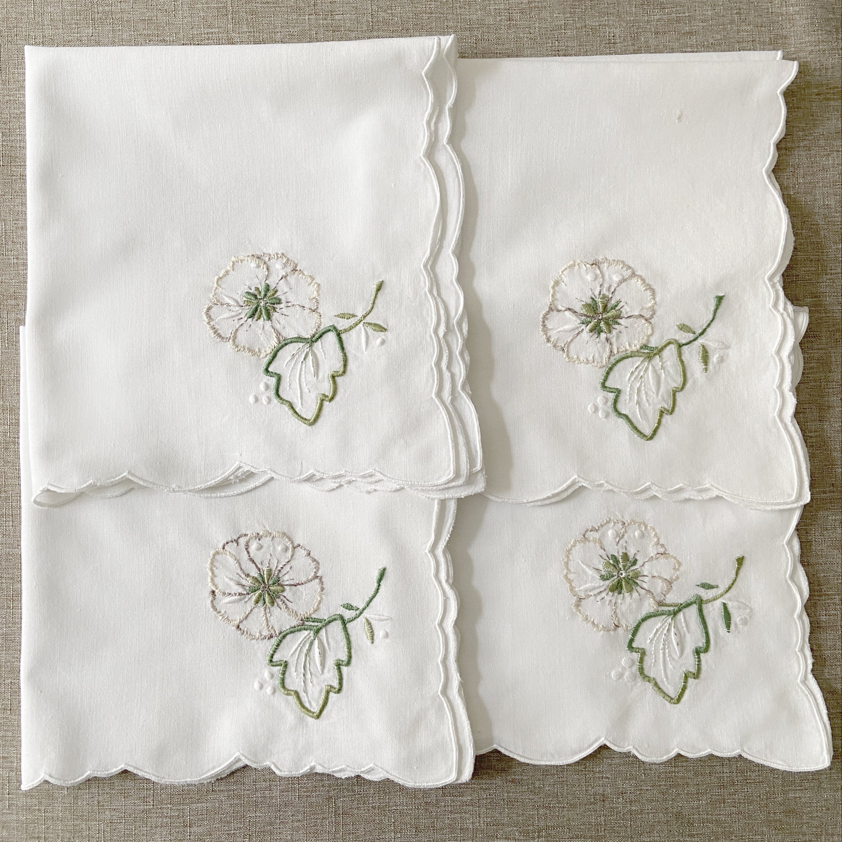 4 Serviettes "Roses Mikado"