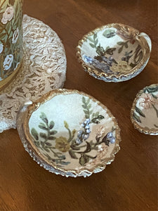 Coquillages brodés "Fleurs bleues“