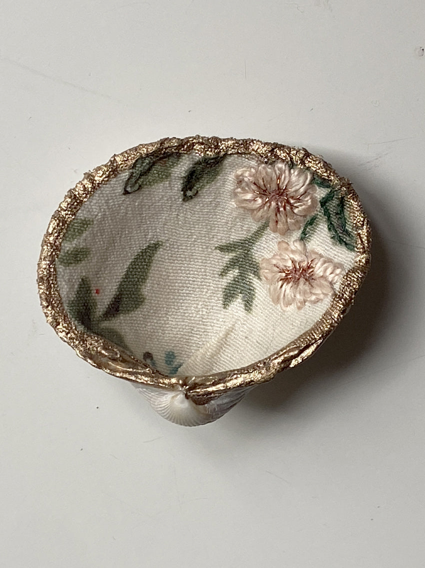 Coquillages brodés "Fleurs bleues“