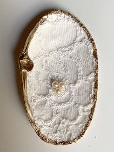Coquillages brodés "dentelle perlée“