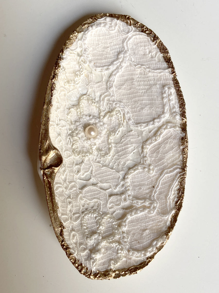 Coquillages brodés "dentelle perlée“