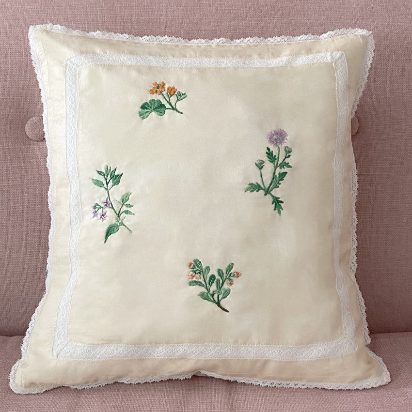 Coussin fleuri