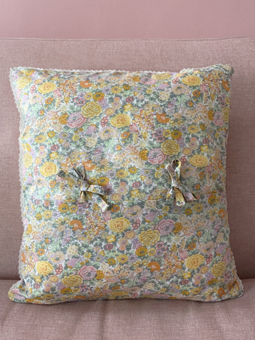 Coussin fleuri