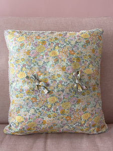 Coussin fleuri
