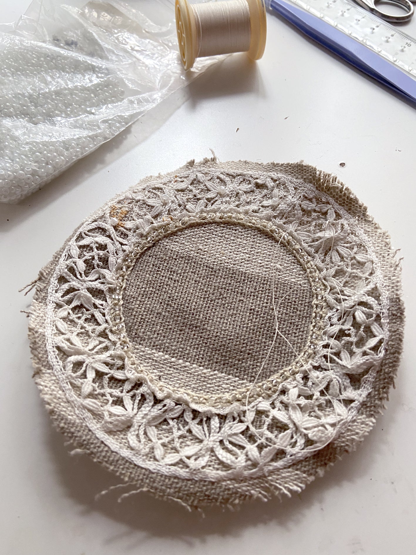 Dessous de bougie "Dentelle perlée"