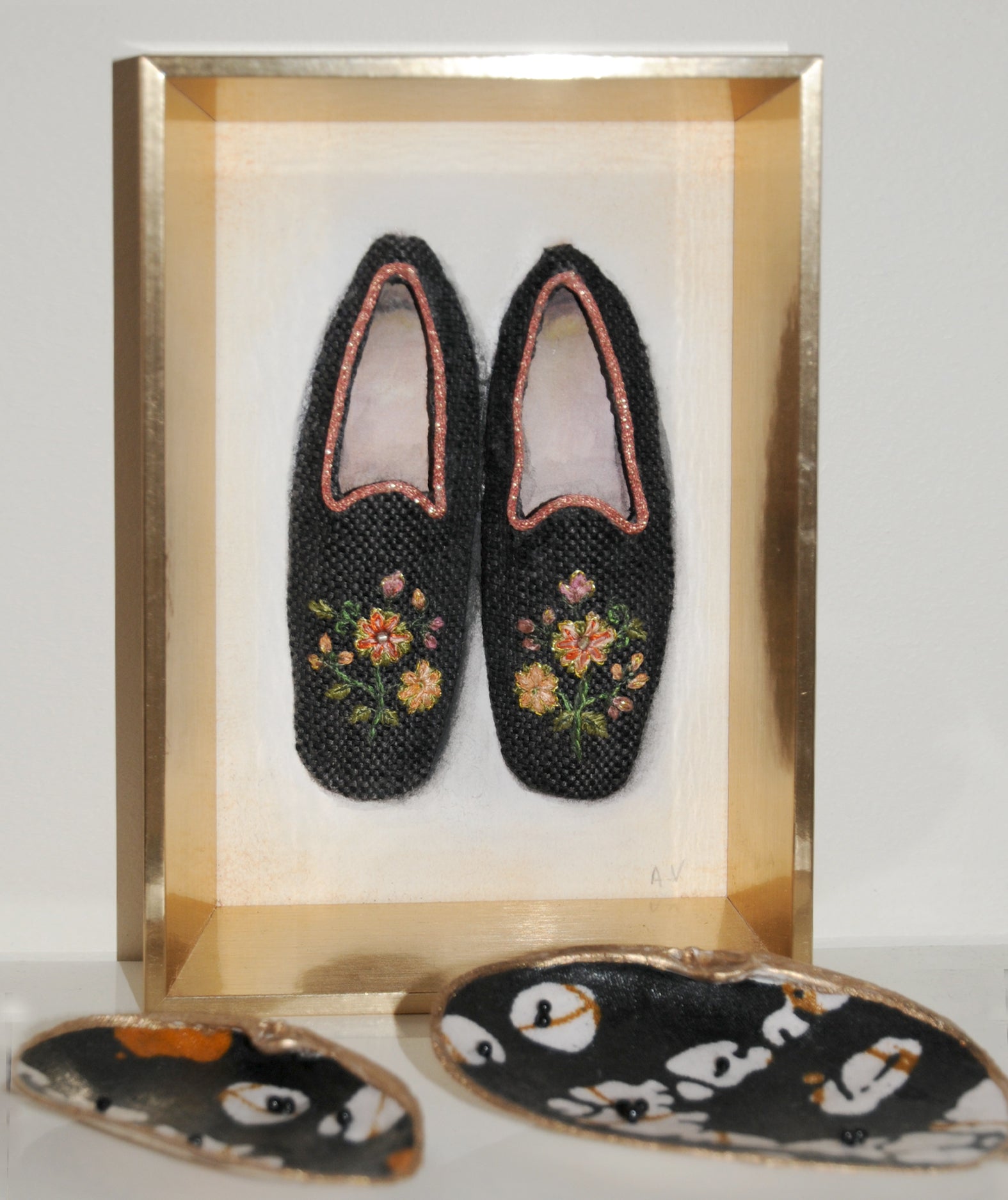 Tableau "Chaussons Fleurs brodées"