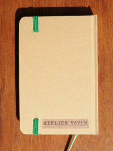 Carnet brodé ”Vinca rose”