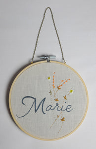 「ファーストネーム」刺繍フープ（ラージモデル） 